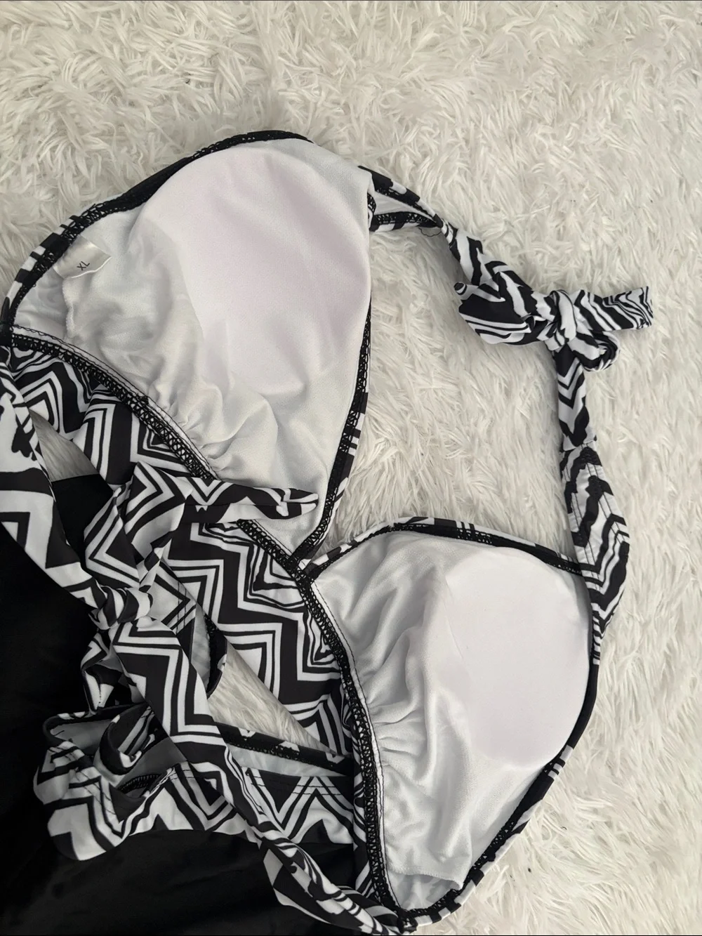 NEW Black And White Printed Halter Tie Swim Set Size XL From Amazon